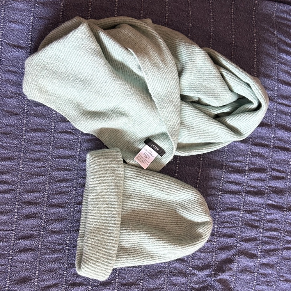 NWOT J. Crew Light Green women Beanie and Scarf Set